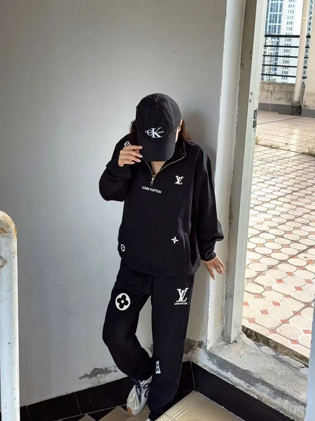 Louis Vuitton/Louis Vuitton 25Fw embroidered presbyopic half-zip sweatshirt
